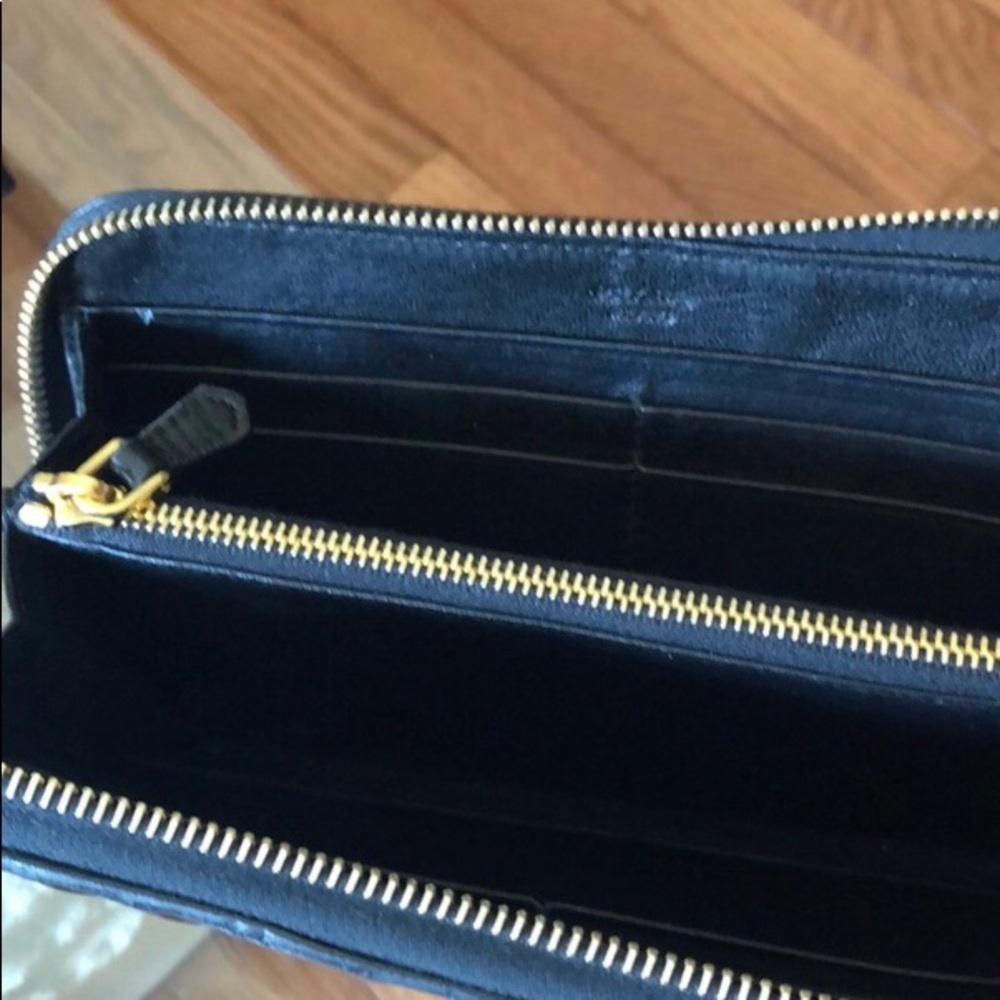Prada Wallet - Picture 4 of 7
